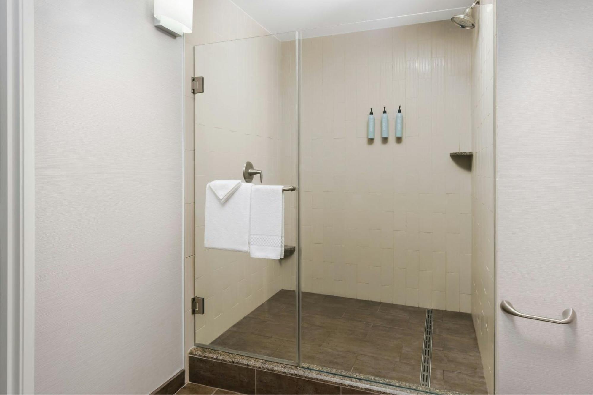 Courtyard By Marriott Los Angeles Woodland Hills Exteriör bild