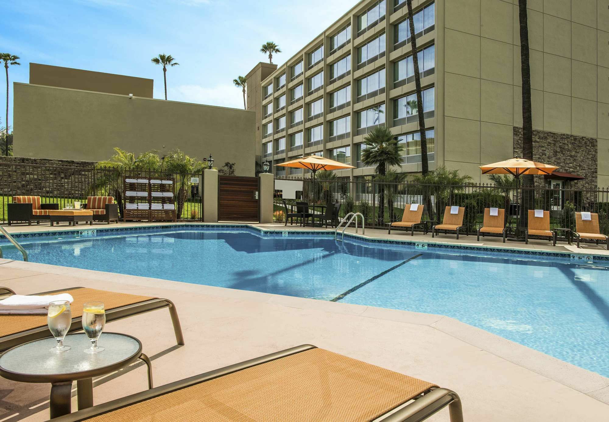 Courtyard By Marriott Los Angeles Woodland Hills Exteriör bild
